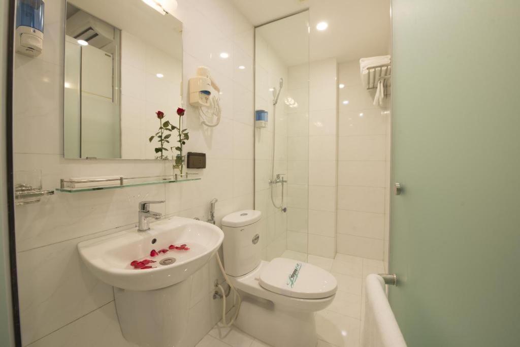 Hanoi Holiday Hotel Экстерьер фото